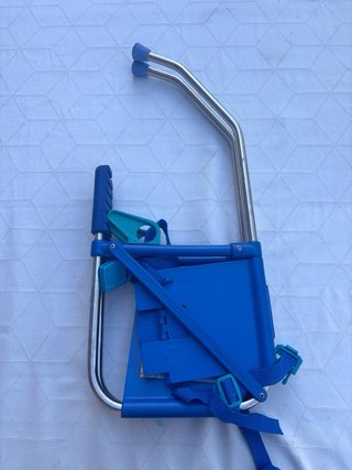 Trona portátil azul resistente y liviana