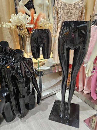Maniquíes Piernas Hombre y Mujer Negro