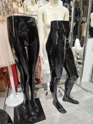 Maniquíes Piernas Hombre y Mujer Negro