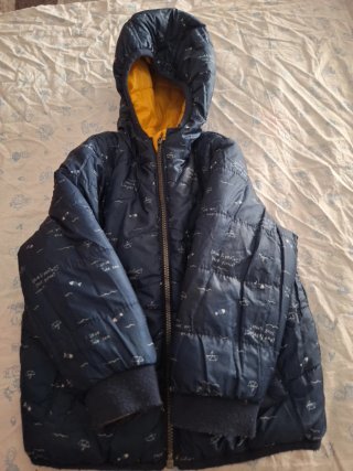 Chaqueta azul con estampado marino