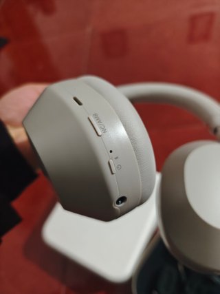 Auscultadores Sony WH-1000XM5 brancos novos