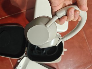 Auscultadores Sony WH-1000XM5 brancos novos