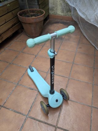 Patinete Globber con asiento