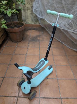 Patinete Globber con asiento