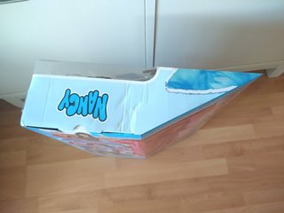 Nancy Aitana con caja