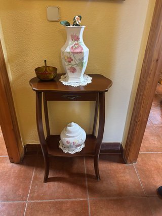 Mesita estilo inglés de madera maciza