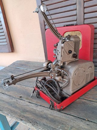 Proyector Cine Ampro Stylist 16mm