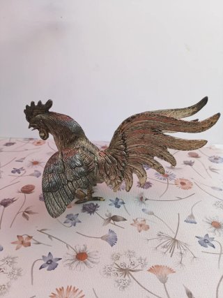 Figuras de gallos de pelea