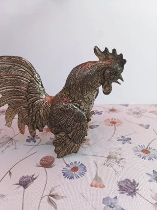 Figuras de gallos de pelea