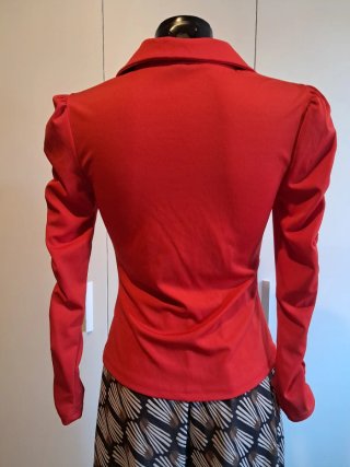 Blusa roja con fruncido