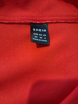 Blusa roja con fruncido