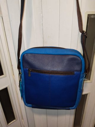 Bolso azul y multicolor