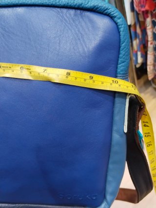 Bolso azul y multicolor