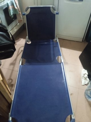 Tumbona plegable azul dos por 60 a 30 cada una est