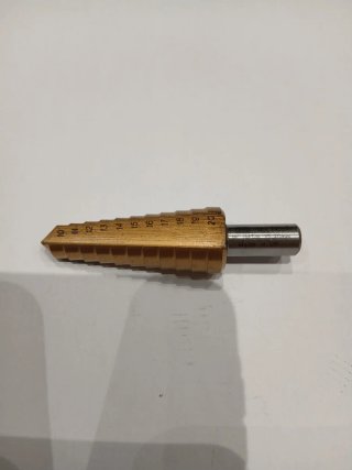 Juego machos y brocas escalonadas