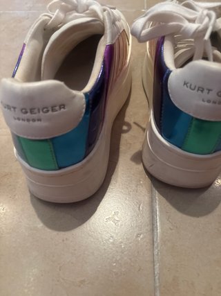 Zapatillas Kurt Geiger multicolor y blancas