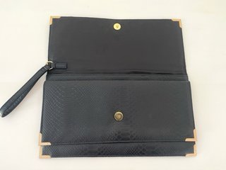 Bolso de mano negro