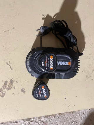 Cargador Worx 12V y 2 Baterías