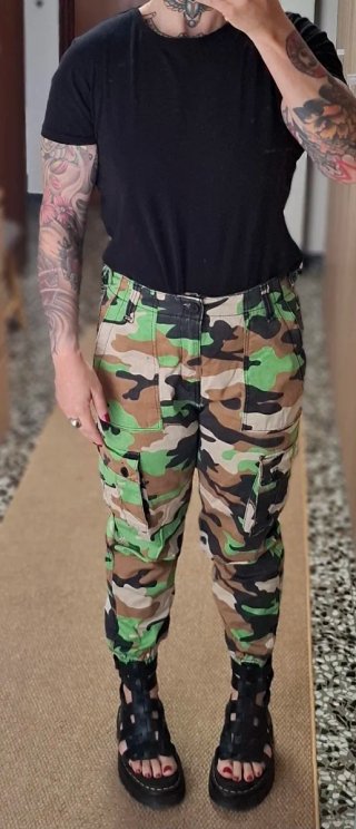 Pantalones Cargo Camuflaje verde Bershka Talla 38