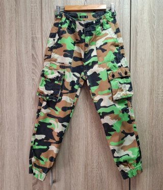 Pantalones Cargo Camuflaje verde Bershka Talla 38
