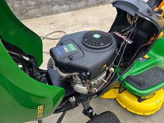 Tractor cortacésped John Deere 135r Series