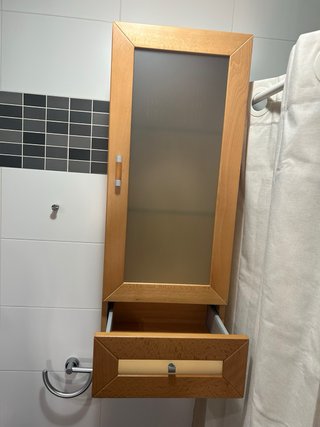 Mueble de baño madera y cristal