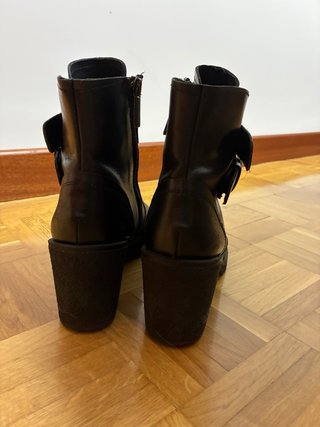 Botines de piel negros