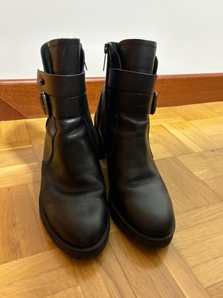 Botines de piel negros