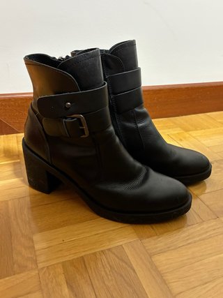 Botines de piel negros