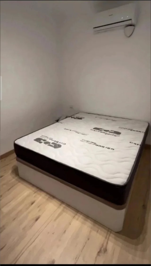 Letto con cassetti in legno
