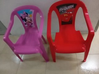 Sillas infantiles de plástico (2 unidades)