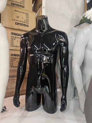 Maniquíes de hombre colección negro brillo.