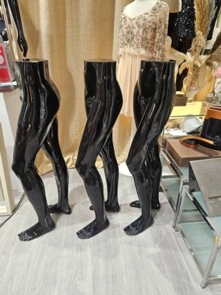 Maniquíes de hombre colección negro brillo.