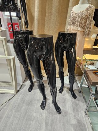 Maniquíes de hombre colección negro brillo.