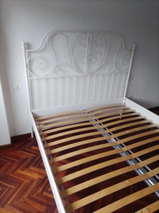 Cama de metal ikea elegante