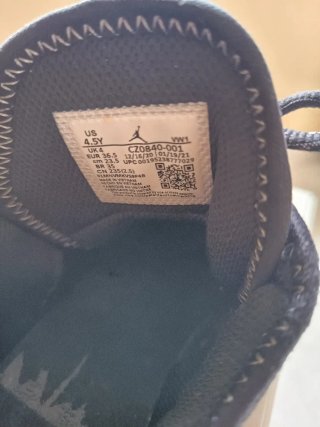 Zapatillas Jordan Negras y Grises