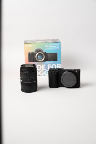 Sony ZV-E10 + Sigma 18-50mm f2.8+ regalo gimbal