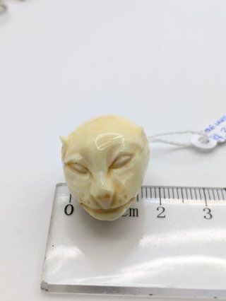 Colgante Oro 18k y Hueso Animal