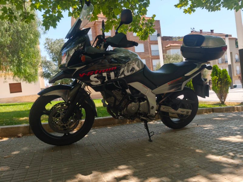 Suzuki V-Strom Adventure Moto