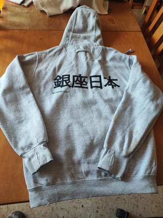 Sudadera Marca MKI, modelo Miyuki Zoku Gris