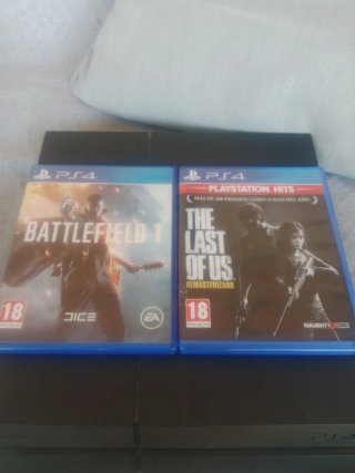 PS4 con Mando y 2 Juegos