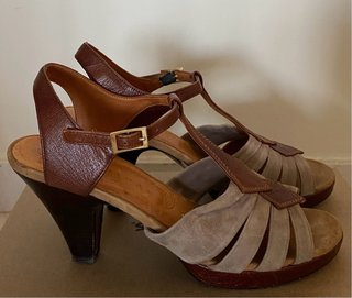 Sandalias piel de tacón beige y marrón