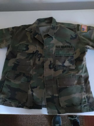 Chaqueta militar U.S. Marines con parches