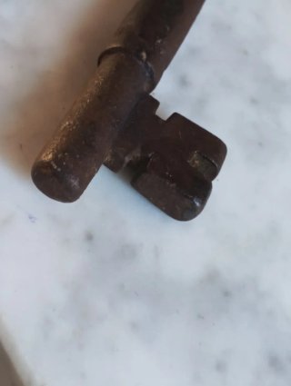 Llave antigua hierro forjado 17 cm