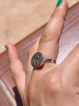 Anillo tipo sello antiguo en plata