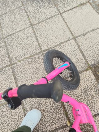 Bicicleta Specialized sin pedales rosa