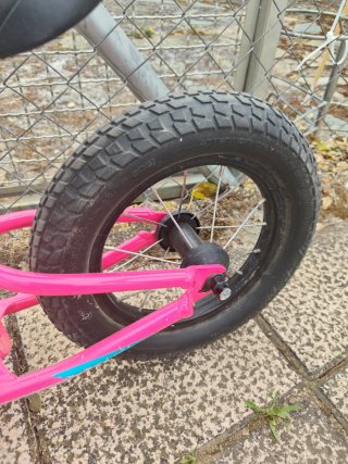 Bicicleta Specialized sin pedales rosa