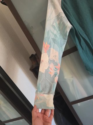 Sudadera Pull&Bear verde y multicolor