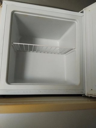 Congelador pequeño blanco