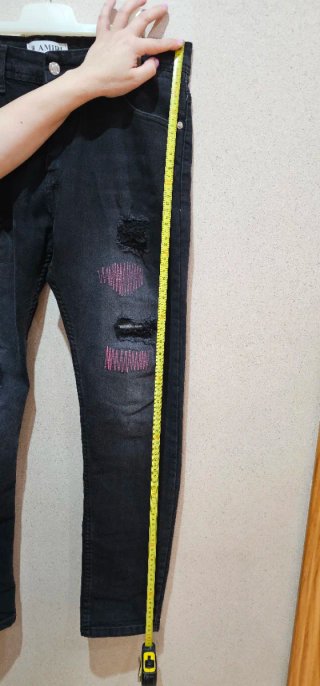 Pantalones Amiri negros con detalles rosas unisex